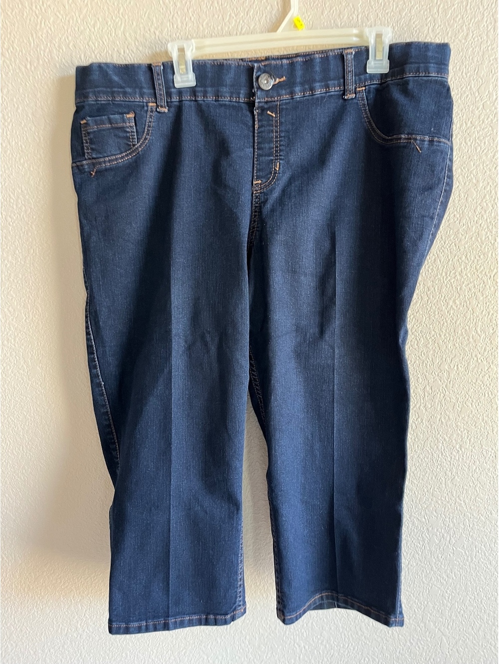 Sized 20 Lane Bryant women’s Capri dark denim pants